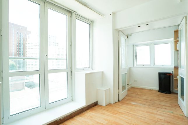 14, Wentworth Court, Garratt Lane, London photo 4
