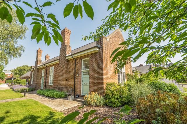 1-bed house on 2, THE SERGEANTS MESS, Bicester, £250,000