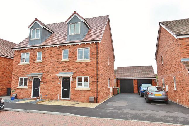 49 Rooks End - Front Photo .Jpg