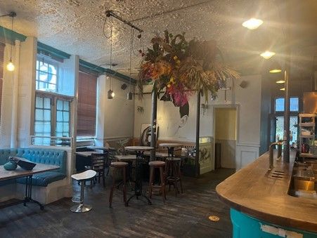 Leisure/hospitality to let in Essex Road, London