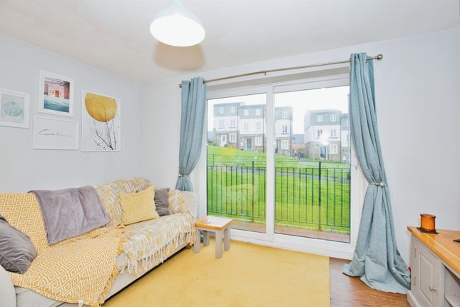 72, Nelson Way, Yeovil photo 2