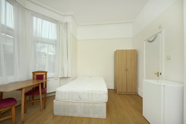 Flat 1, 93 Gordon Road, London photo 4