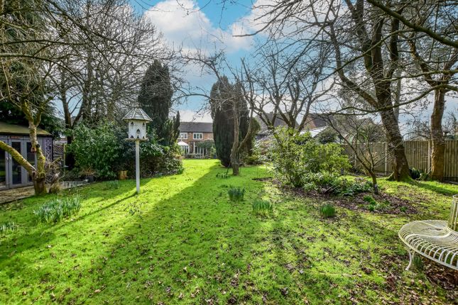 44 Chipperfield Road, Kings Langley photo 2