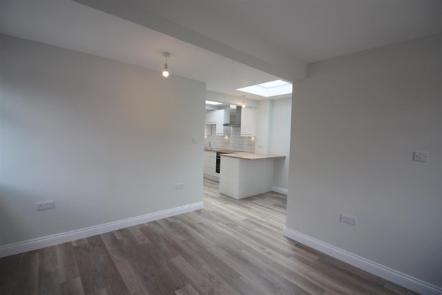 156c, High Street, Ruislip photo 4