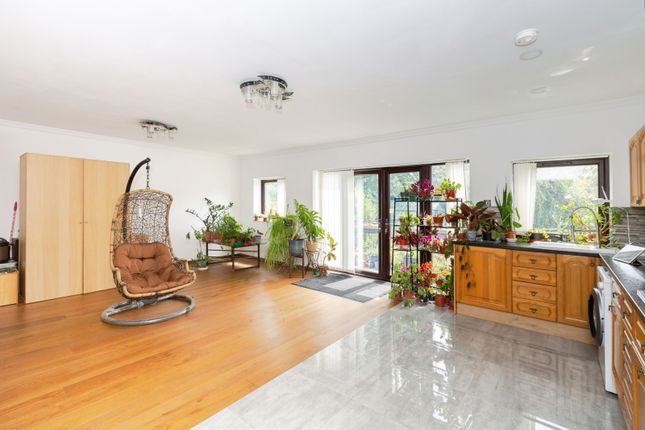 12, Eastbury Square, Barking photo 4