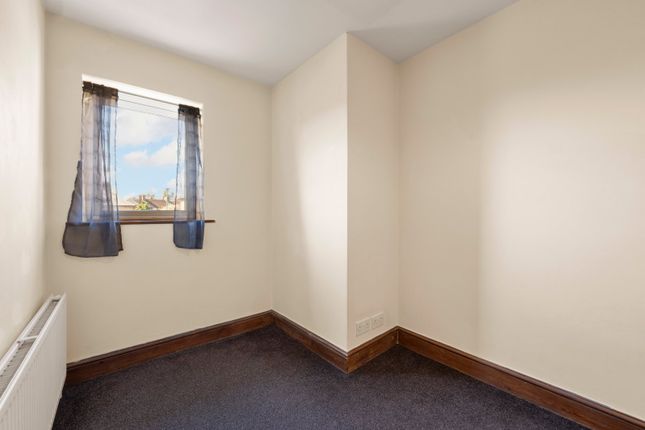 Flat 2, 79, Welbeck Road, Carshalton photo 5