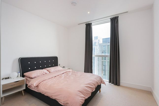 Flat for sale in Harbour Way, South Quay