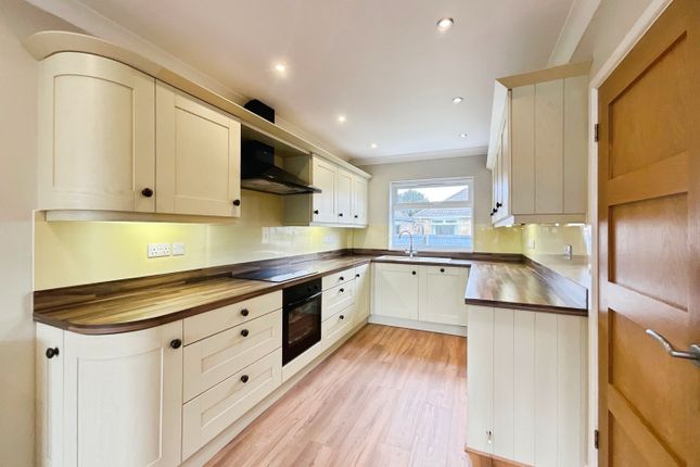 2, Parkhill Crescent, Barnby Dun, Doncaster photo 3