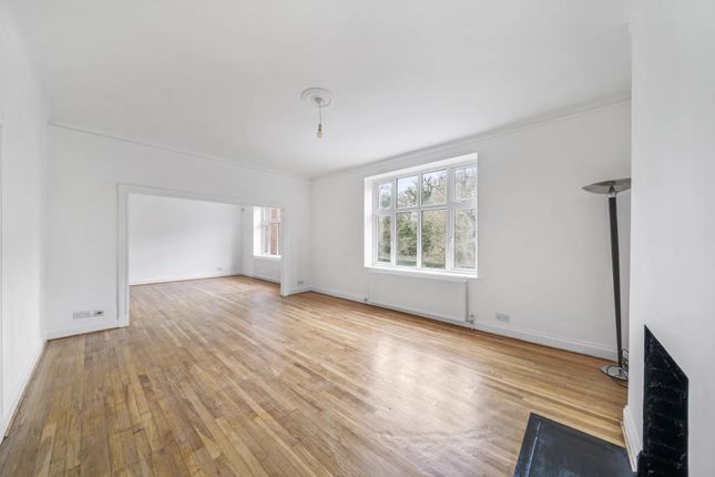 Thumbnail Flat to rent in Ross Court, London