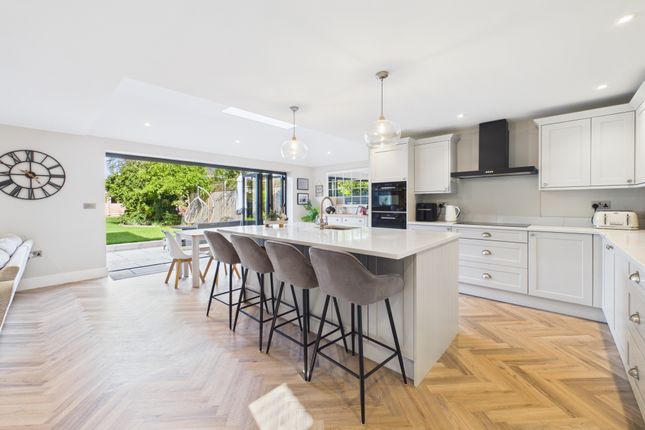 14 Rushmoor Avenue, High Wycombe photo 3