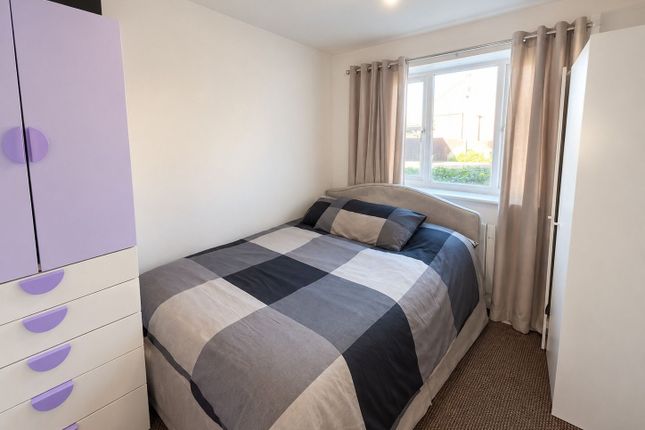 St. Leonards Close, Grays photo 3
