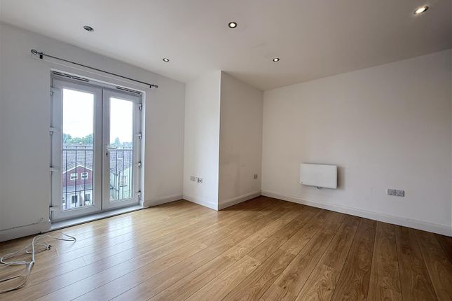F8, 136, Ridgepoint Court, Maidstone photo 2
