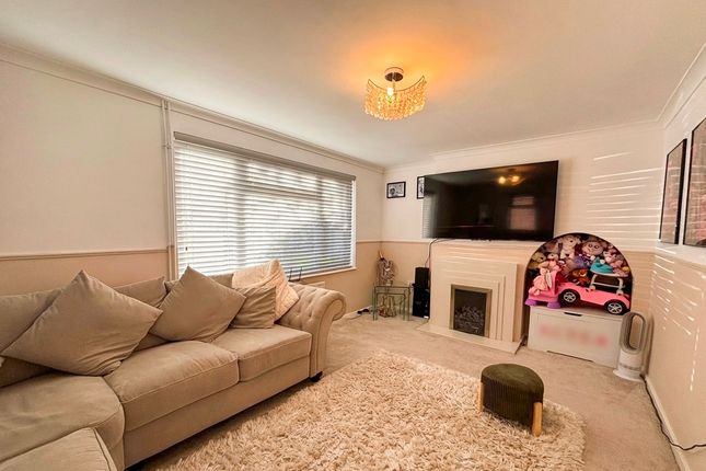 2 Hope Close, Mountnessing, Brentwood photo 2