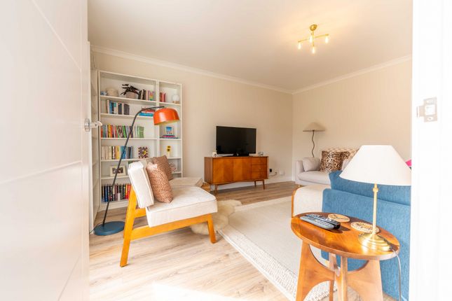5 Easterwood Crescent, Glasgow photo 4