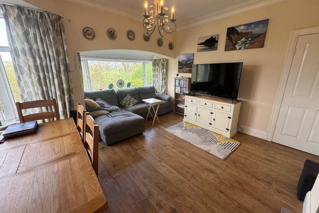 Chenesiton, Bradford Road, Bingley photo 3