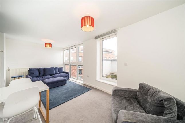 Flat 26, Eversley House, 7, Mullins Place, Clapham photo 2