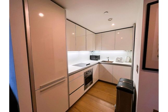 Thumbnail Flat for sale in 8 Walworth Road, London