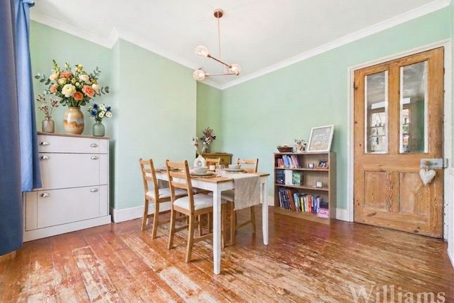249 Bellingdon Road, Chesham photo 3