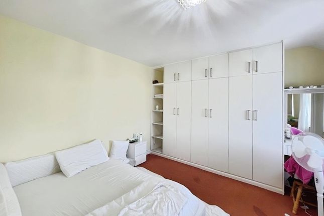 4 Ely Gardens, Ely Gardens, Borehamwood photo 2