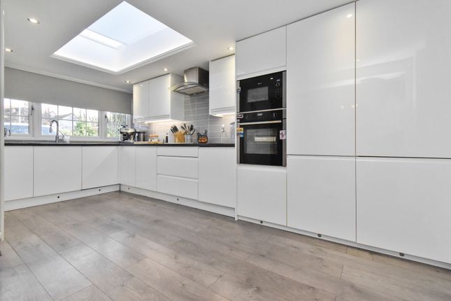 14, Loxwood Close, Orpington photo 3