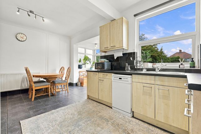 93, Earls Hall Avenue, Southend-on-sea photo 4