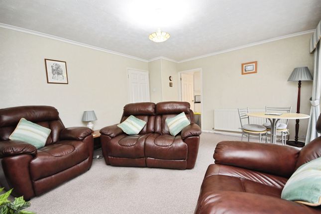 16, Jacqueline Gardens, Billericay photo 4
