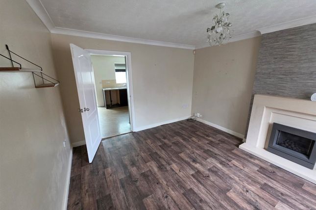 Westfield Court, HUDDERSFIELD photo 2