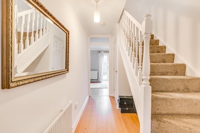 18, Carvers Croft, Woolmer Green photo 4