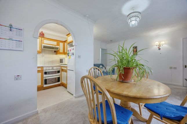 44, Alden Court, Croydon photo 4