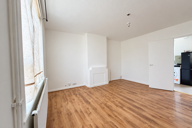 22, Nash Road, Bedford photo 3