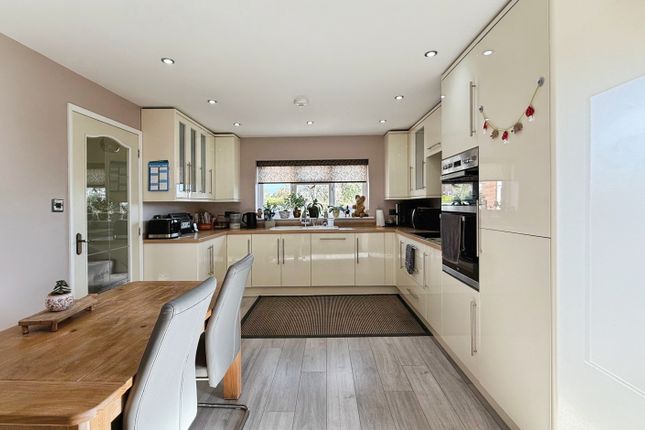 45, Clearwood View, Chapmanslade photo 2