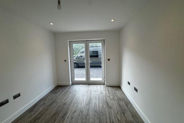 Flat 2, Imperial Court, 22 Bannings Vale, Brighton photo 4