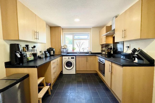 63 Bardsley Drive, Farnham photo 2