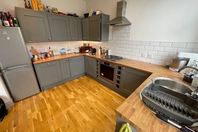 Thumbnail Flat to rent in Cardigan Road, Leeds, West Yorkshire
