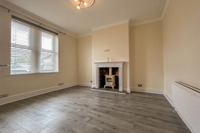 Flat to rent in East View, Wideopen, Newcastle Upon Tyne