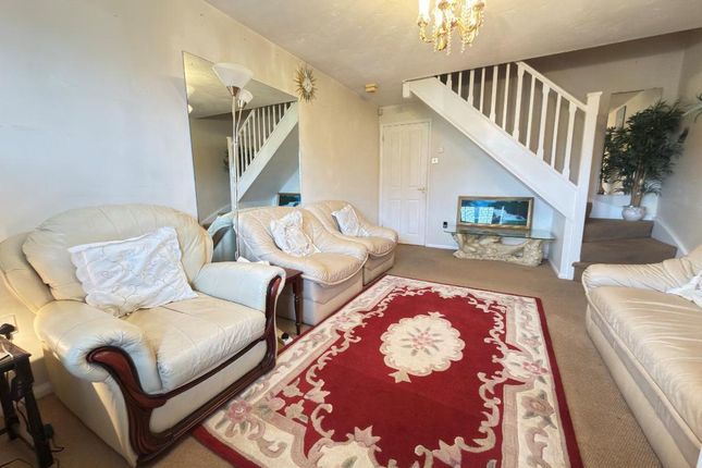 12, Lambourn Drive, Luton photo 4