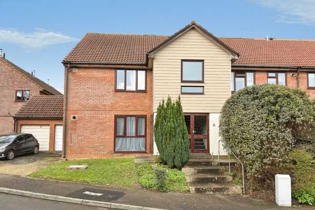Studio flat on 8, Bicknell Gardens, Yeovil, £70,000