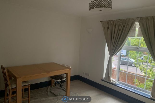 Flat, Vanryne House High Road, Loughton photo 3