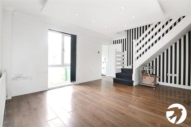 4, Courtland Grove, London photo 2