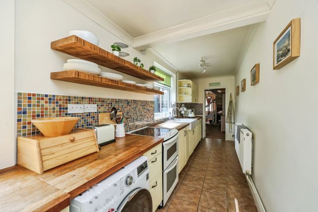104, Watnall Road, Nottinghamshire photo 3