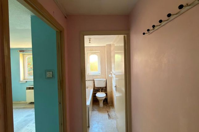 63, Armoury Road, London photo 3