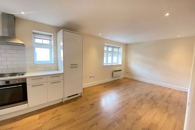Flat 2,, 197A Desborough Avenue, High Wycombe photo 2