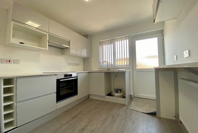 60, CARDIFF photo 3