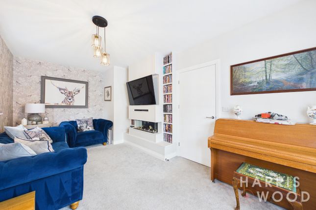 4 Skylark Way, Stanway, Essex photo 3