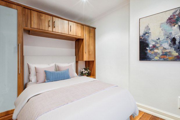 Cottage to rent in Clanricarde Gardens, London