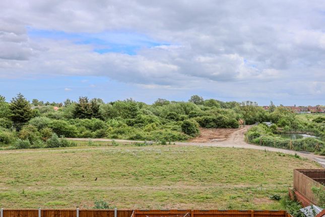 67, Sandy Crescent, Great Wakering photo 2