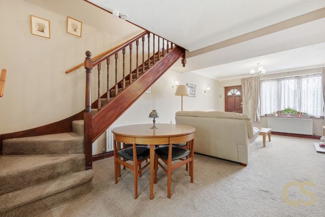 13 Longfield Lane, Cheshunt, Hertfordshire photo 4