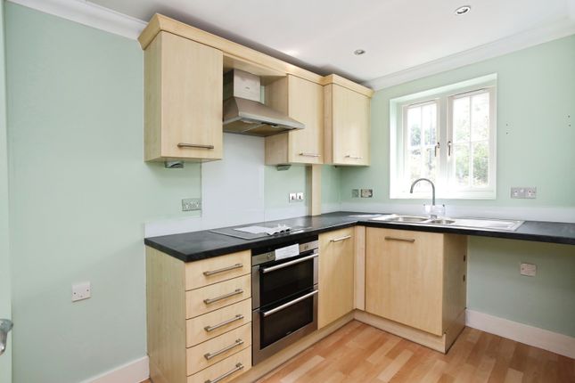 4, Lower St. Marys, Wadhurst photo 3