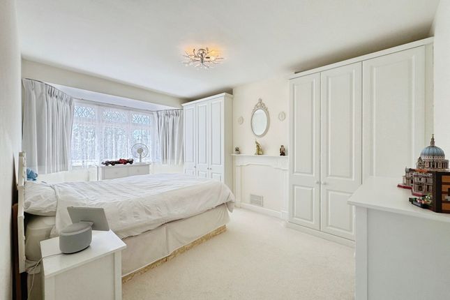 Beverley Drive, Edgware photo 4