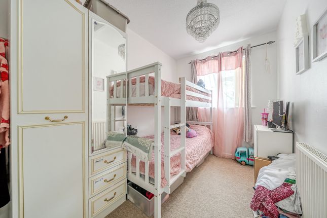 32, Thorney Leys, Oxfordshire photo 2